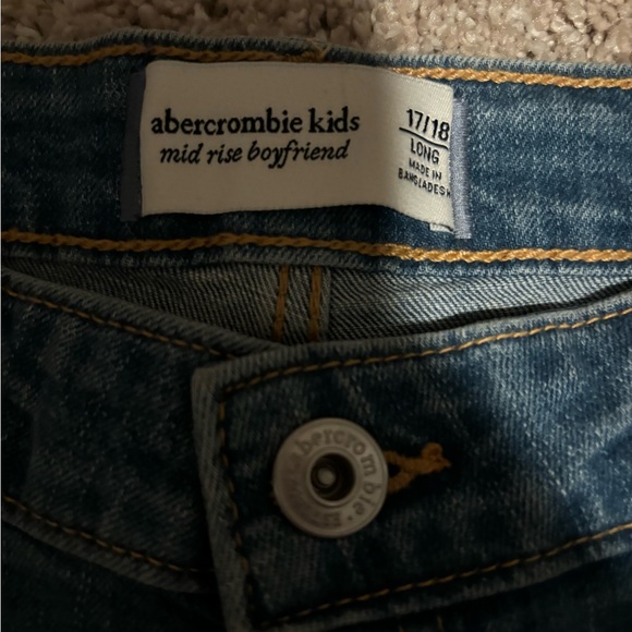 Abercrombie kids, mid rise boyfriend jeans, size 17/18 long - Picture 4 of 4